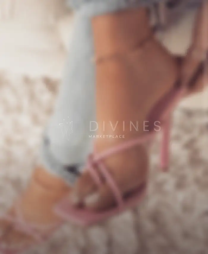 Pieds vernis blanc à talon aiguille rose 🩷✨