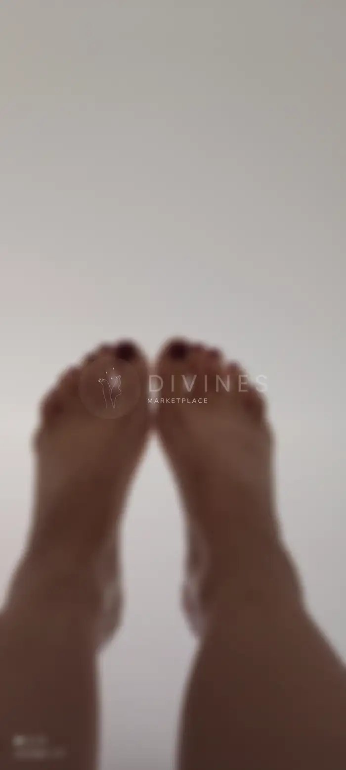 Pieds vernis rouge