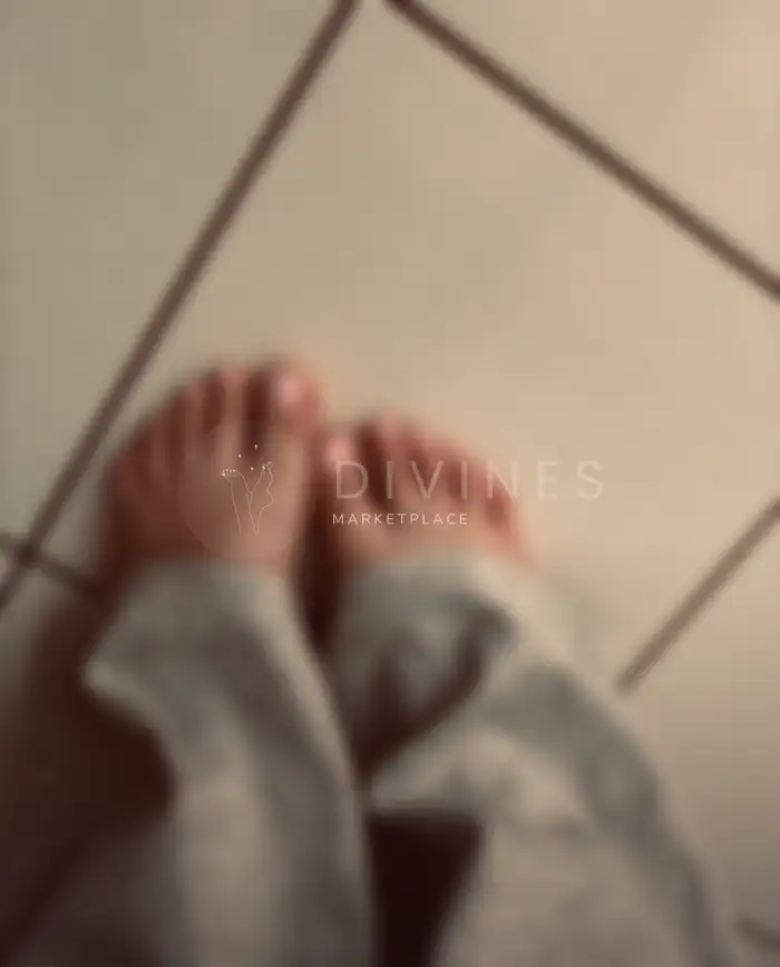 pieds nus, vernis rose claire