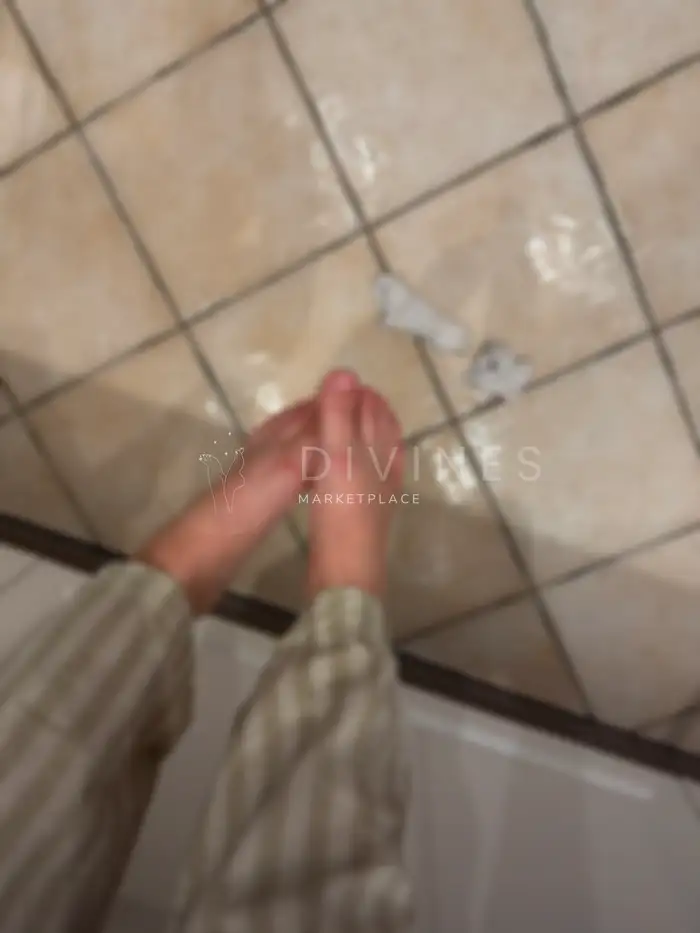 Pieds vernis rose
